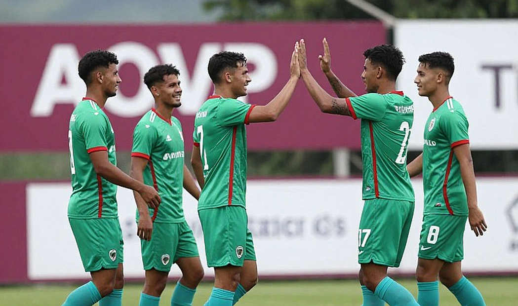 Aaron Anselmino và vòng xoáy không lối thoát của một trung vệ 21 tuổi