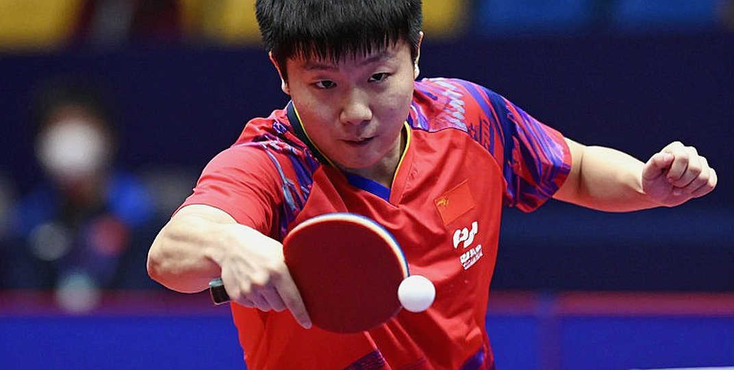 Bản báo cáo không có ai: Khi bóng đá trả về một trang giấy trắng