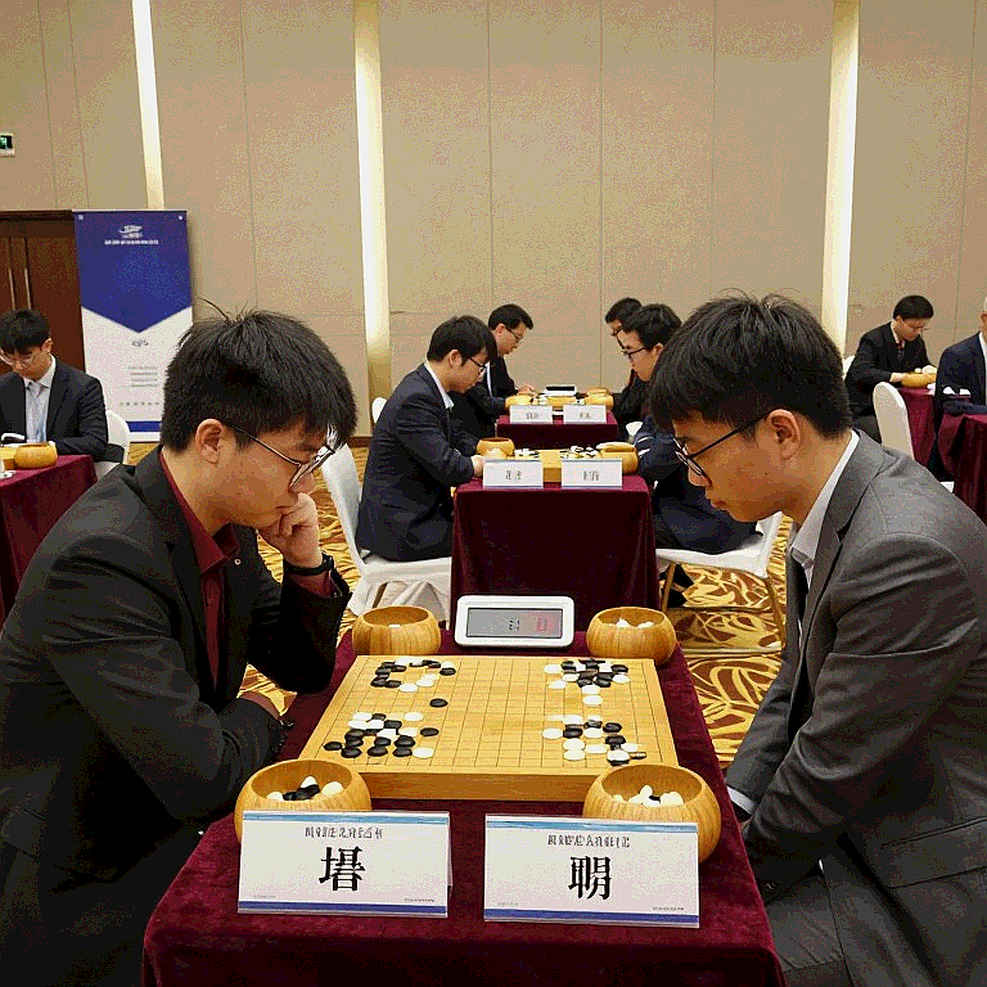 FRITZ 20: When a Chess Engine Learns to Be a Personal Coach