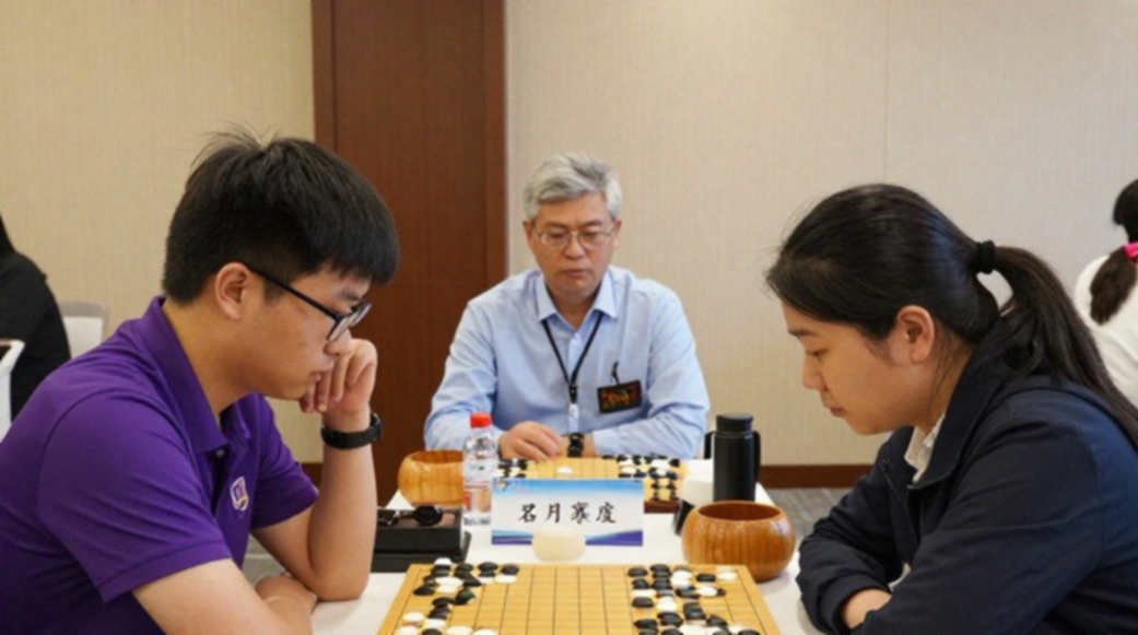 Sáu video cho tám khai cuộc: bên trong bài viết mượn tiêu đề Clutch Chess