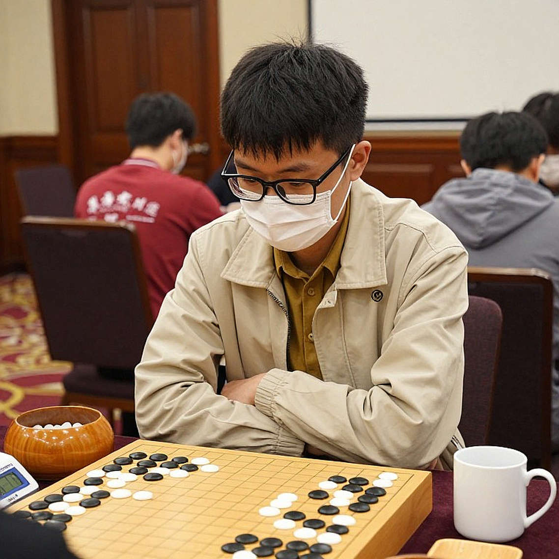 Carlsen Thử Ý Tưởng 3.f6 Lạ Trong GCL 2026, Sindarov Hòa Tài Giữa Magnus Carlsen