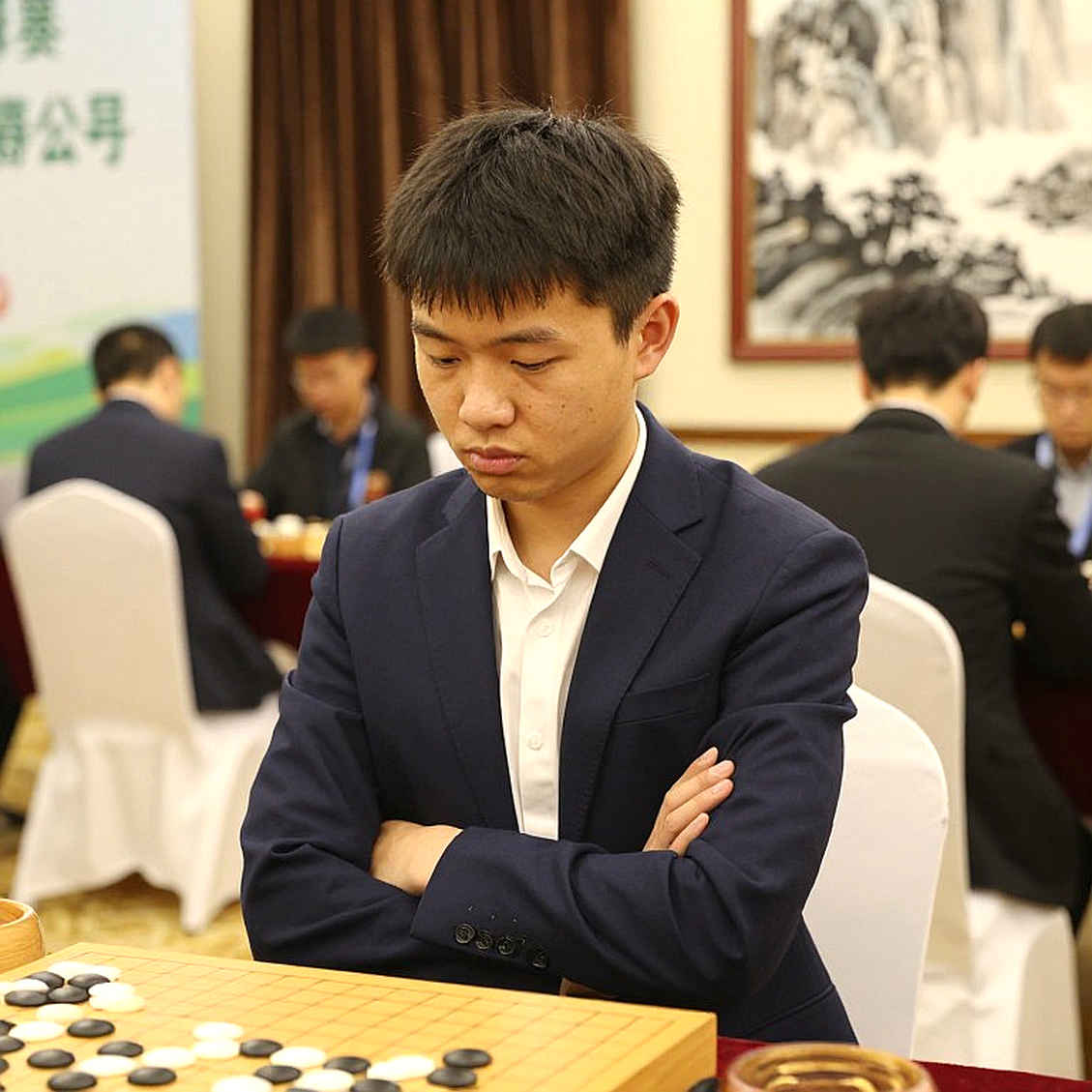 Nepo 'siết cổ' Carlsen rồi hạ Sindarov: Những vết chai trên bàn cờ GCL 2026