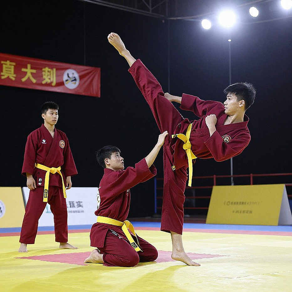 Bản báo cáo hoàn hảo và khoảng không bên dưới