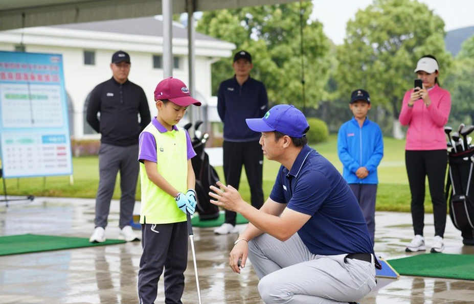 Nelly Korda, hố divot và lỗ hổng định nghĩa của luật golf