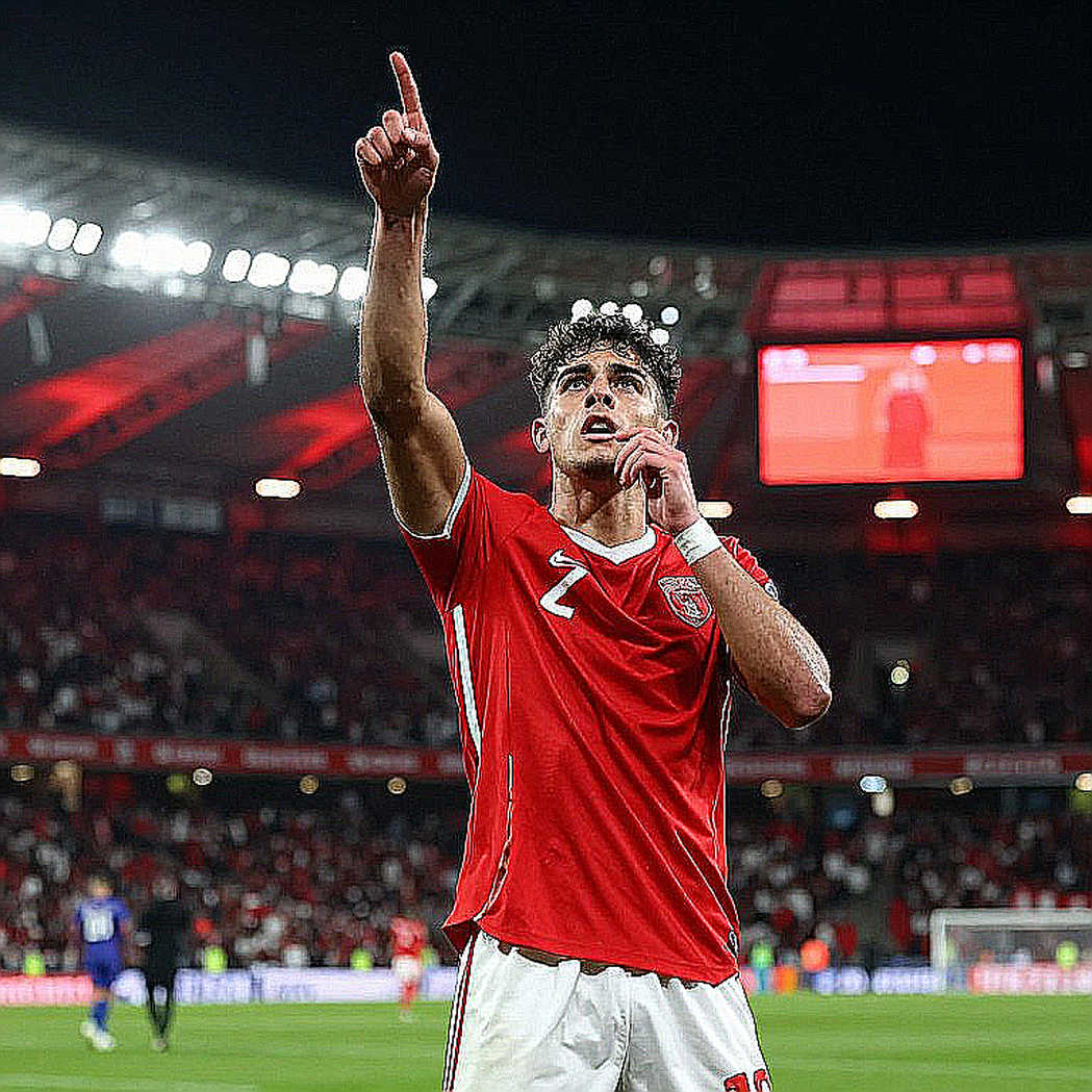 Moder trở lại đội hình Feyenoord trước PSV: suất dự bị có trọng lượng