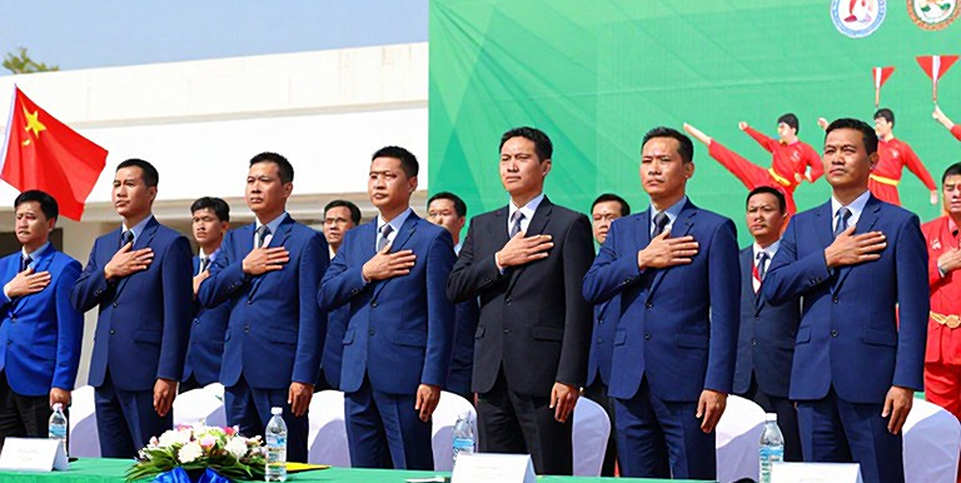 Allen siết cổ Duncan ở hiệp 5: chiến thắng được tô vẽ và cái kẹt của một ứng viên không có khán giả