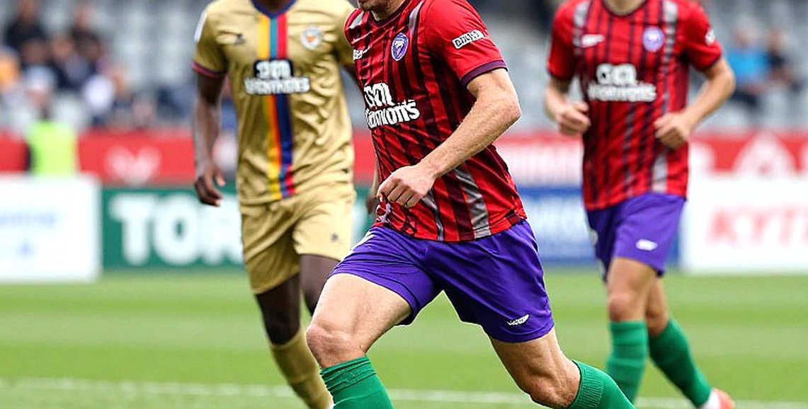 18 Billion Dong for One Striker: When the Books Tell a Story the Pitch Cannot 18 Billion Dong for One Striker: When the Books Tell a Story the Pitch Cannot